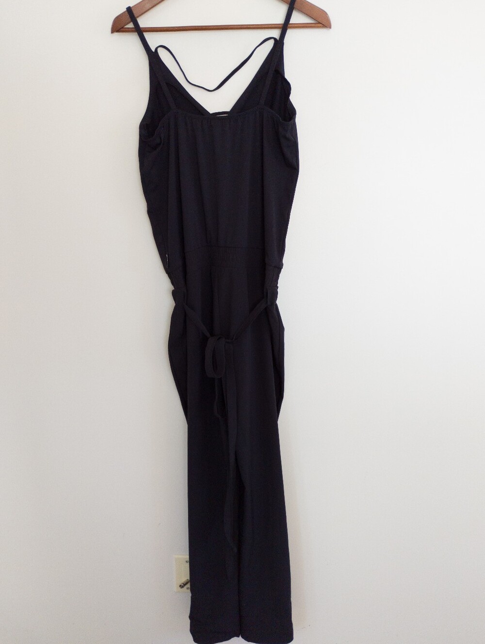Fabletics Parker Jumpsuit Black Strappy V Neck Tie Waist Small - Picture 9 of 10